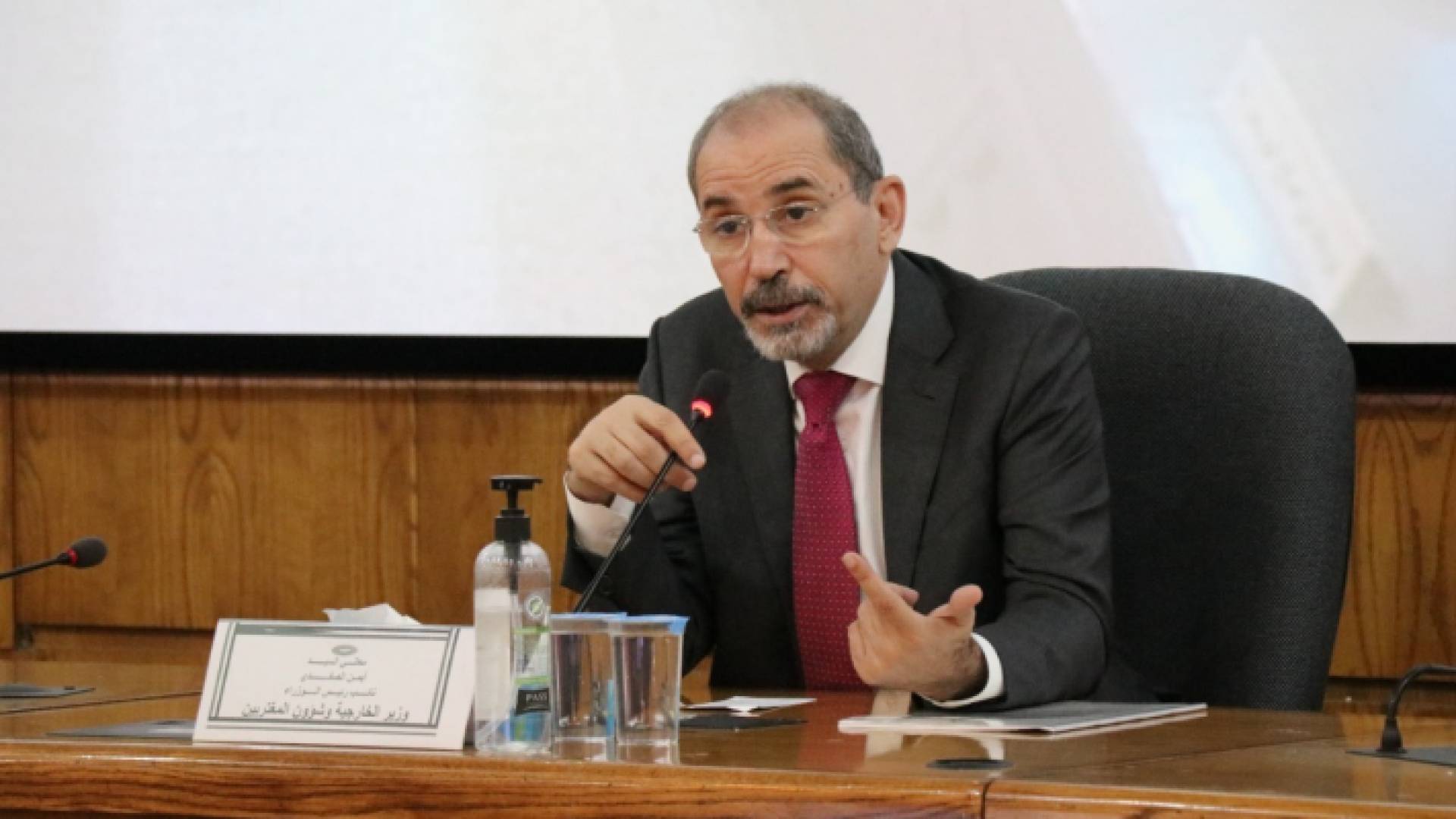 الصفدي يحاضر في كلية الدفاع الوطني