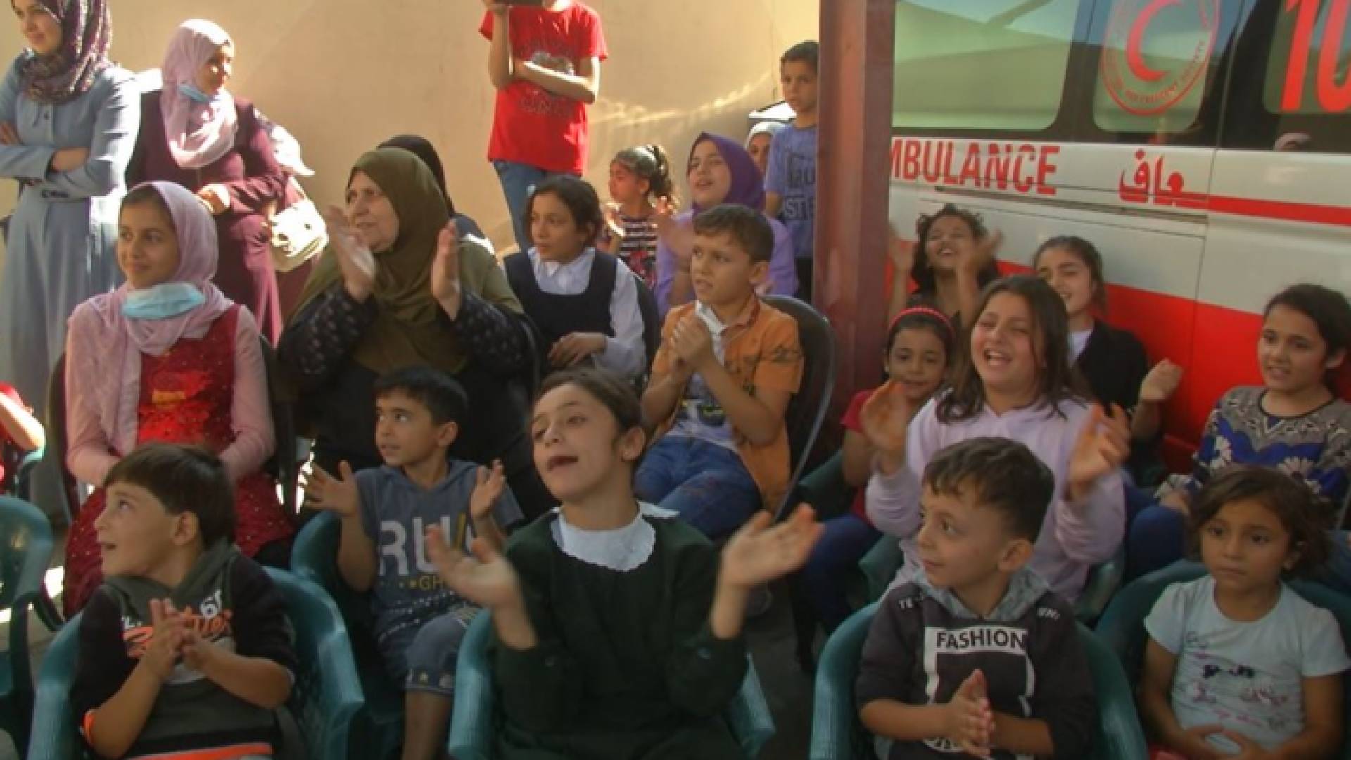 الباص الموسيقي يجوب شوارع قطاع غزة.. بهدف تفريغ الآثار النفسية السلبية لدى الأطفال