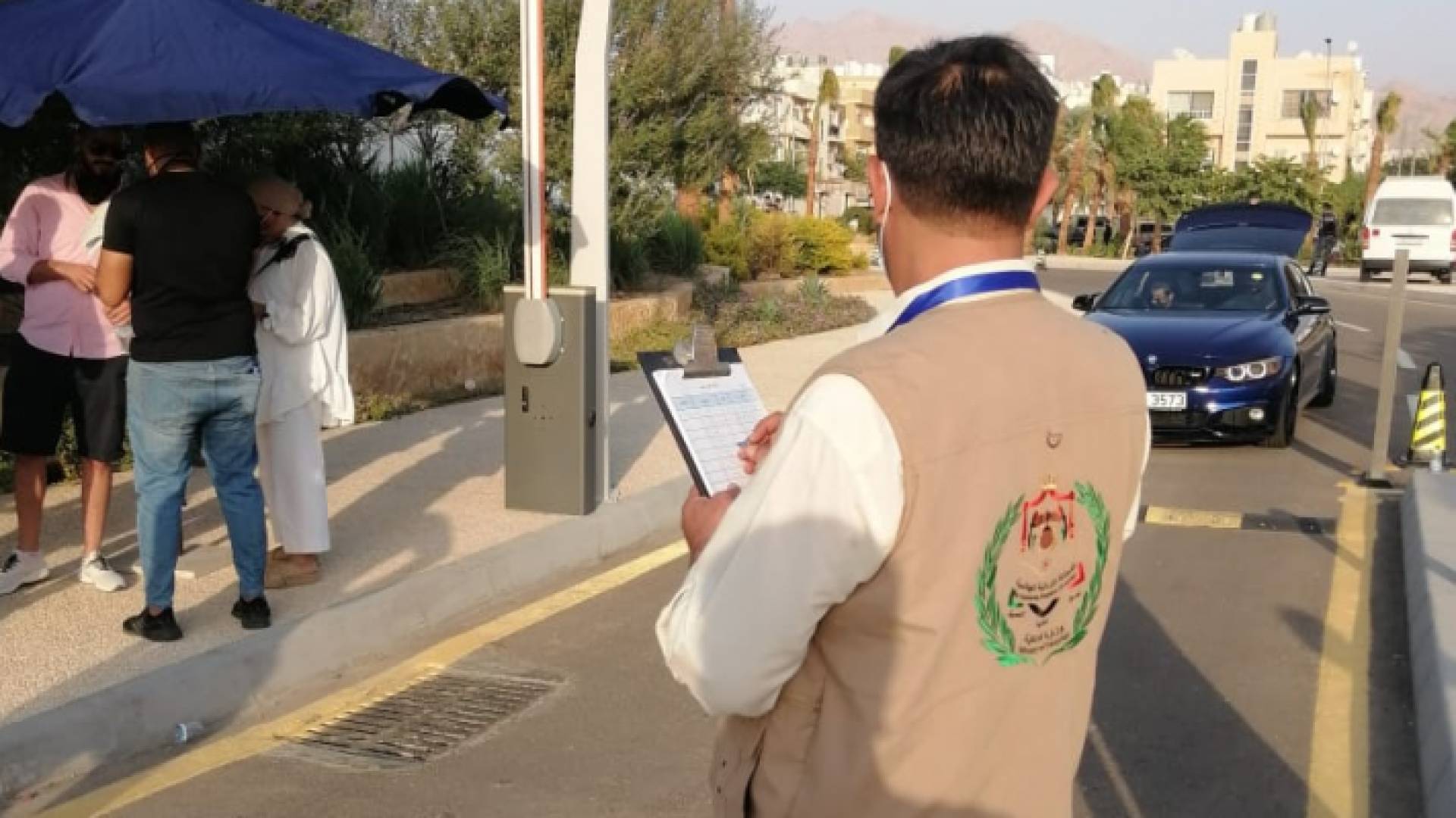 الداخلية تنشر صورا لاجراءات التفتيش على المطاعيم قبل بدء حفل عمرو دياب في العقبة