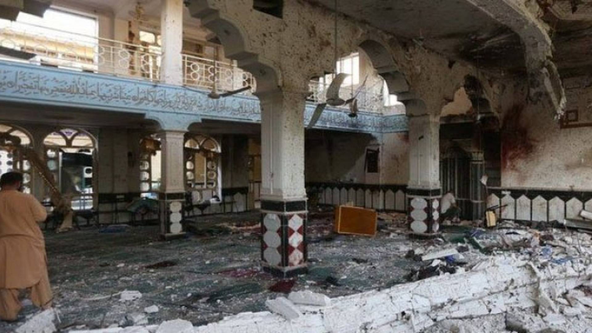 قتلى وجرحى بانفجار مسجد في أثناء صلاة الجمعة بأفغانستان