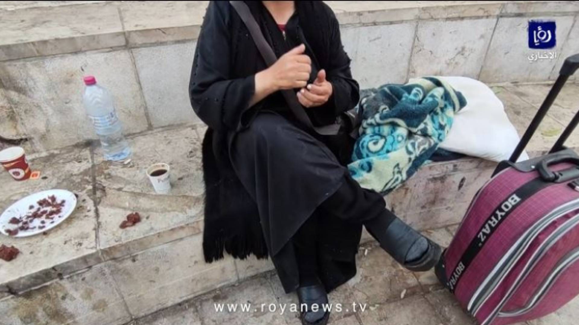 سيدة هائمة على وجهها تنام في الطرقات بلا ملجأ ولا مأوى