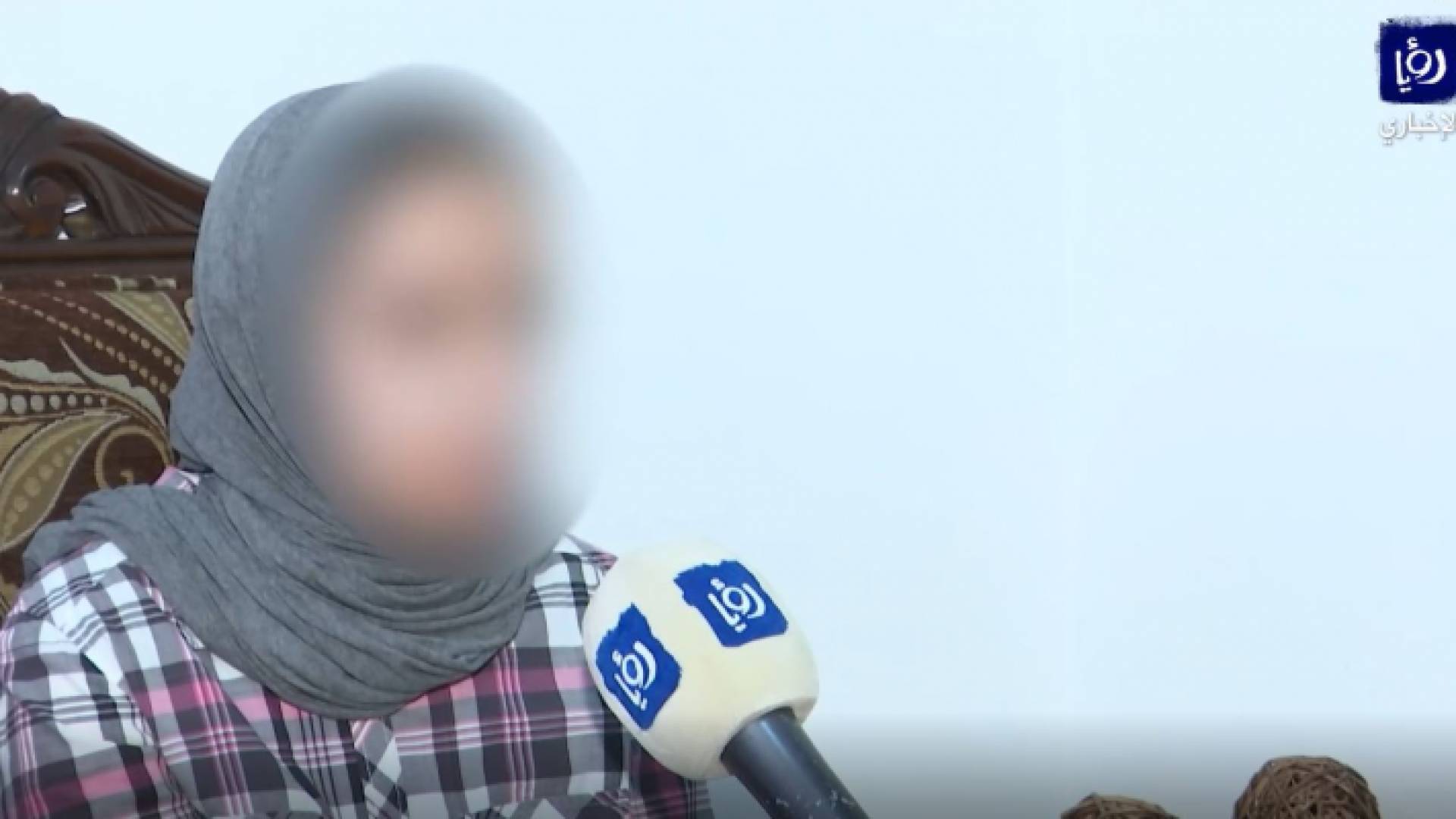 احتاجت 400 غرزة .. موظف يشوه وجه زميلته إثر خلاف مهني