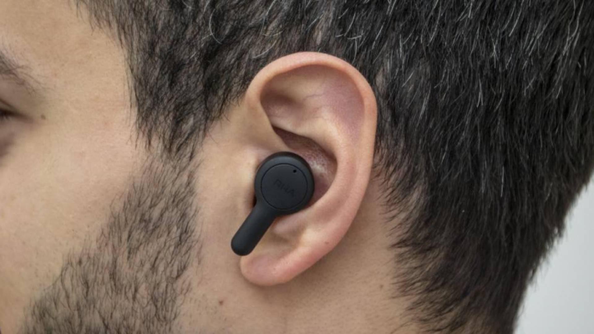 سماعات الأذن مخاطرها كثيرة ما لم يحسن استخدامها