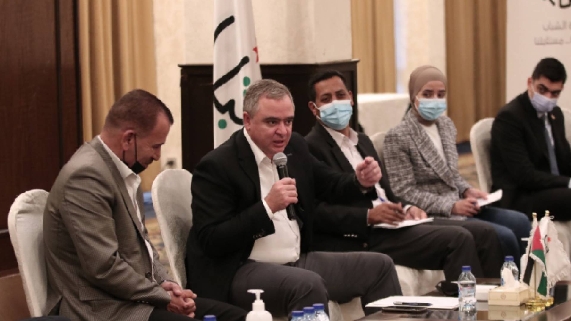 وزير الشباب في لقائه مجموعة من أعضاء المؤتمر الوطني للشباب للتوعية والتطوير