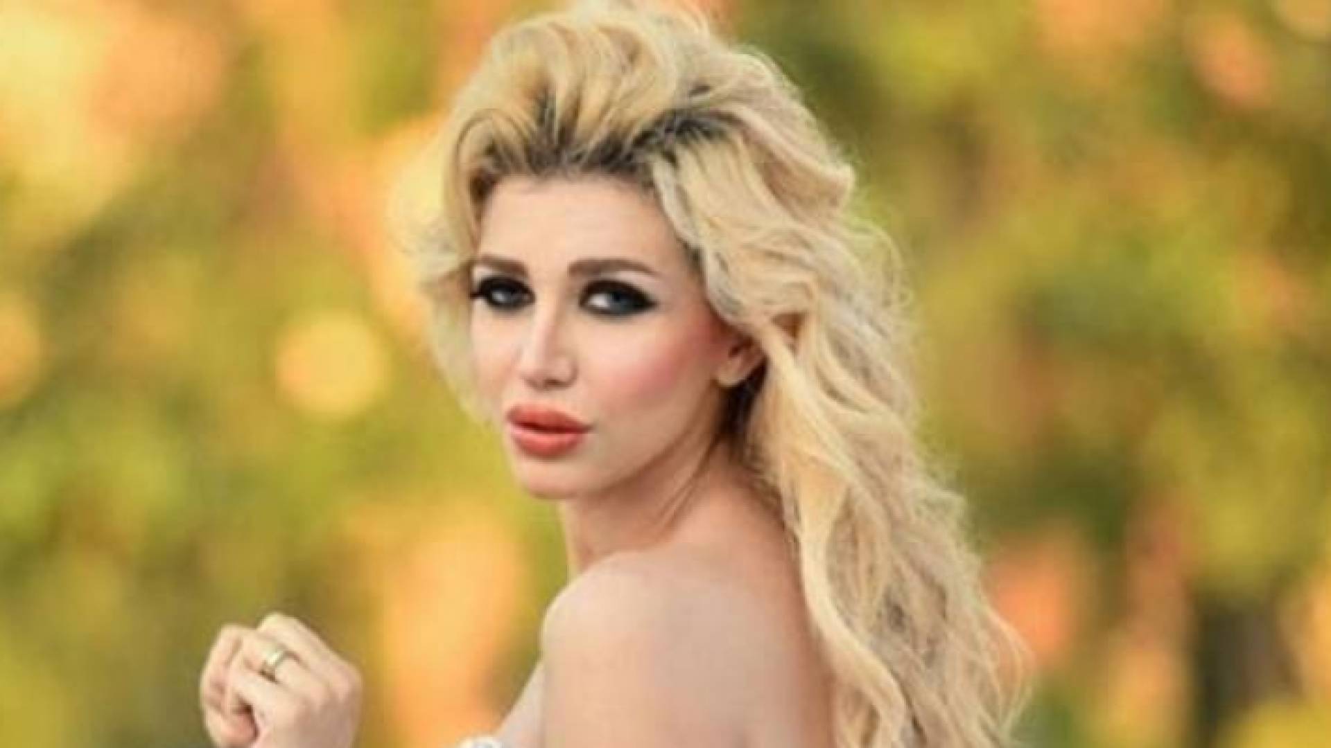 الفنانة السورية سارة نخلة