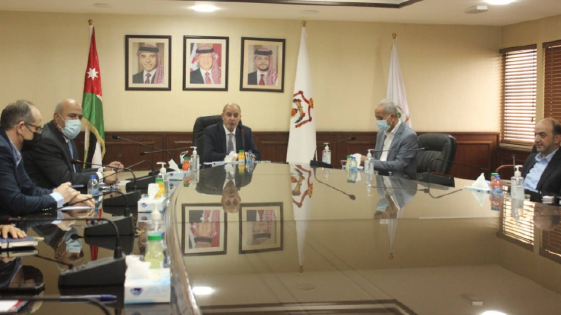 الشمالي يترأس اجتماعا لوضع آلية مناسبة لتسديد مستحقات الموردين المترتبة على المولات