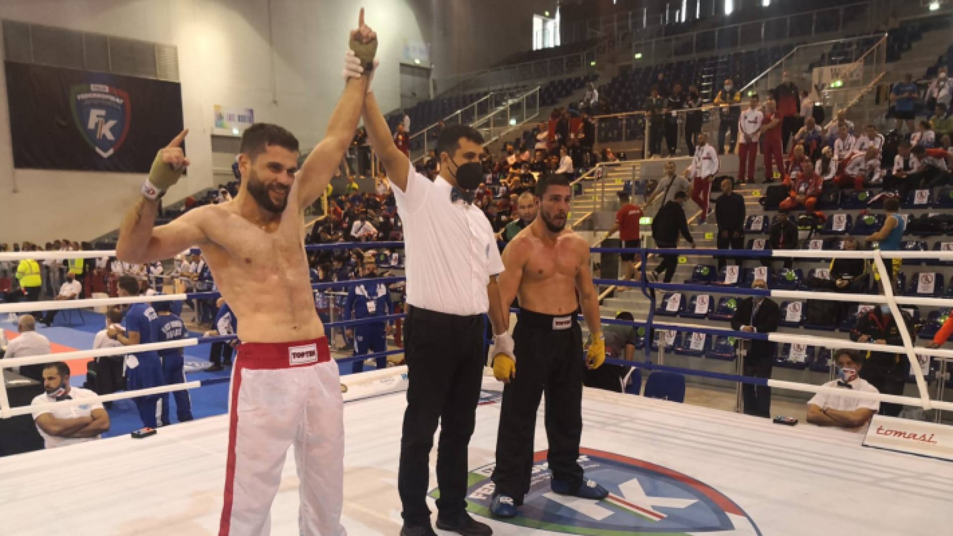 من تأهل 3 لاعبين في المنتخب الوطني للكيك بوكسينج إلى الدور ربع النهائي من بطولة العالم