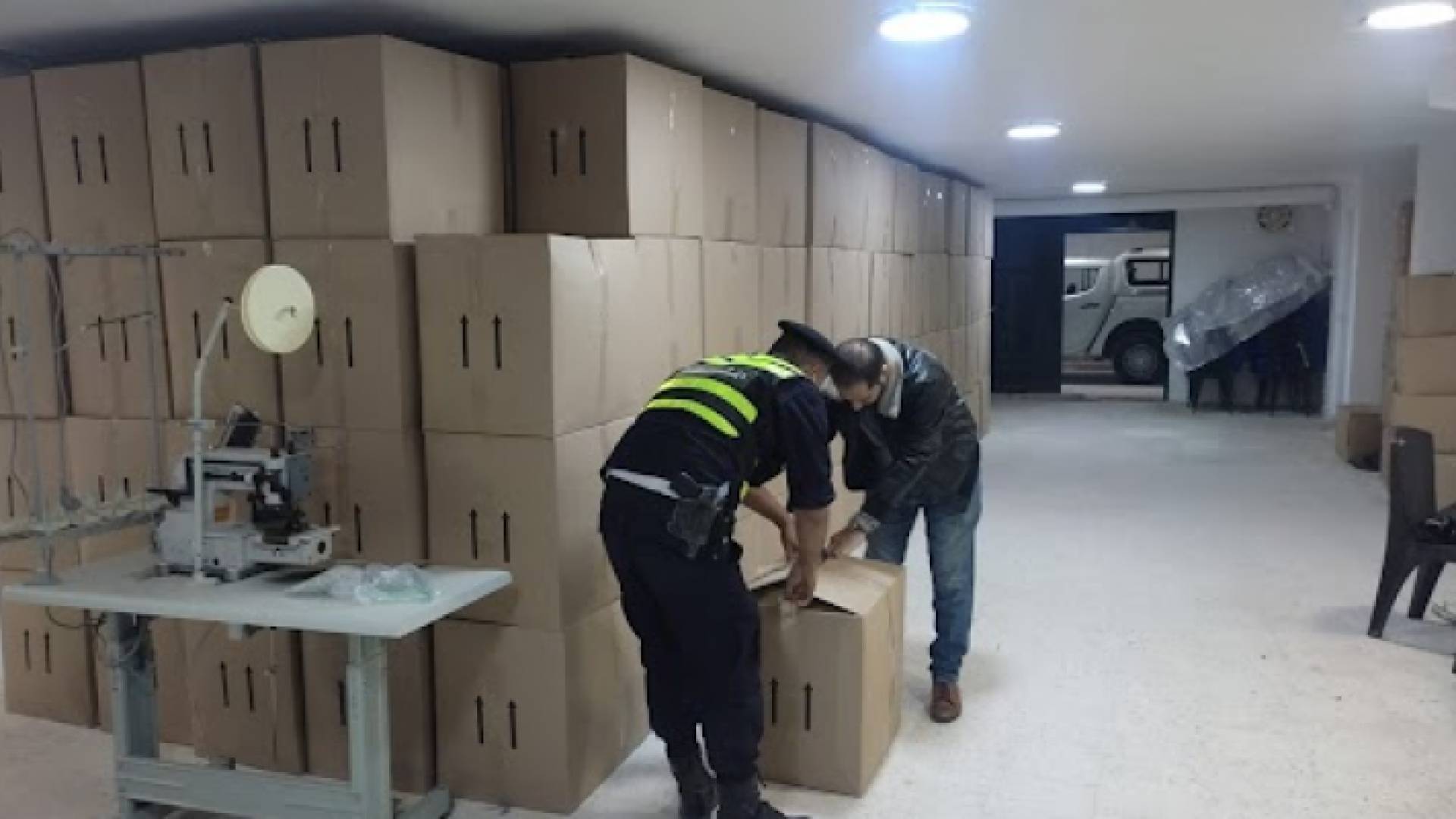 تفتيش معمل لصناعة المستلزمات الطبية في إربد