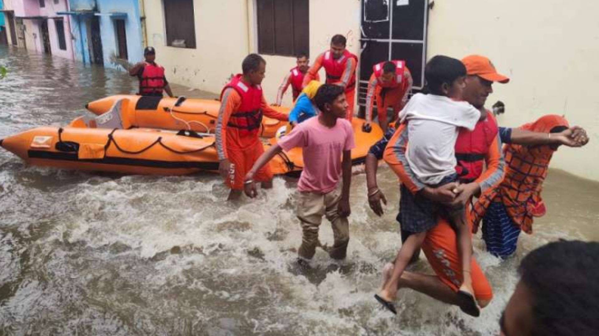 مصرع 116 شخصا في فيضانات وانزلاقات تربة في الهند والنيبال