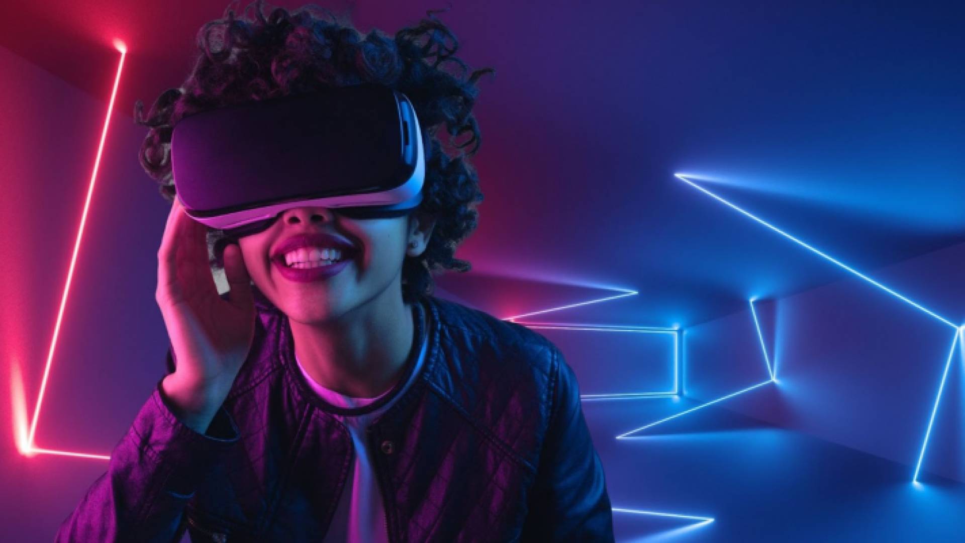 خبير معلومات يوضح ما هي خاصية "الميتافيرس" وآلية عملها