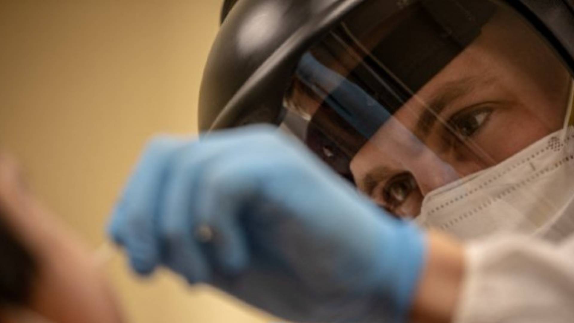 عامل في القطاع الصحي الفلسطيني - أرشيفية