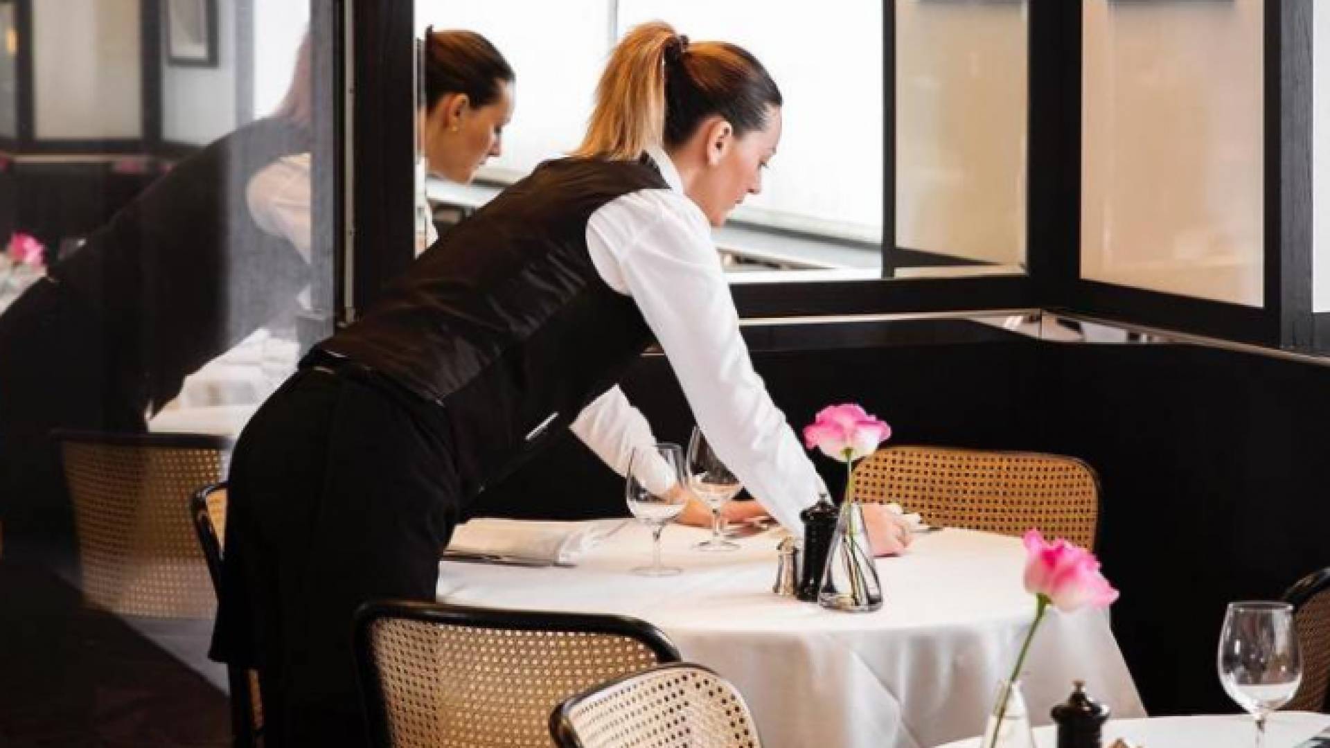 وفقا للدكتور هوروفيتز لا تزال المقاهي والمطاعم من النقاط الساخنة الأولى للإصابة بفيروس كورونا