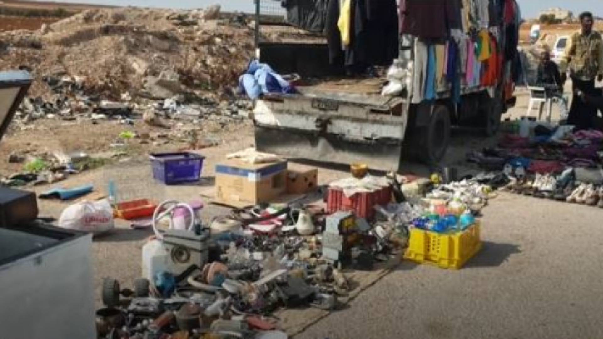 تجار يشتكون اعتداء سوق الجمعة.. والبسطات تنتظر وعود البلدية