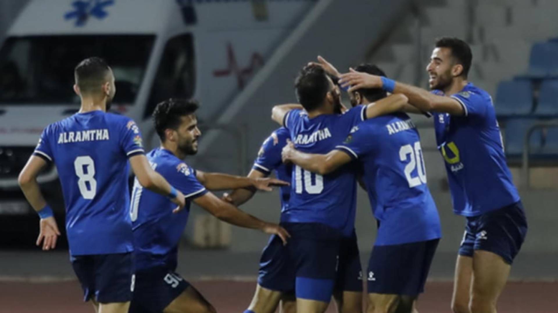 فرحة لاعبي الرمثا بتسجيل الهدف الأول في شباك شباب الأردن