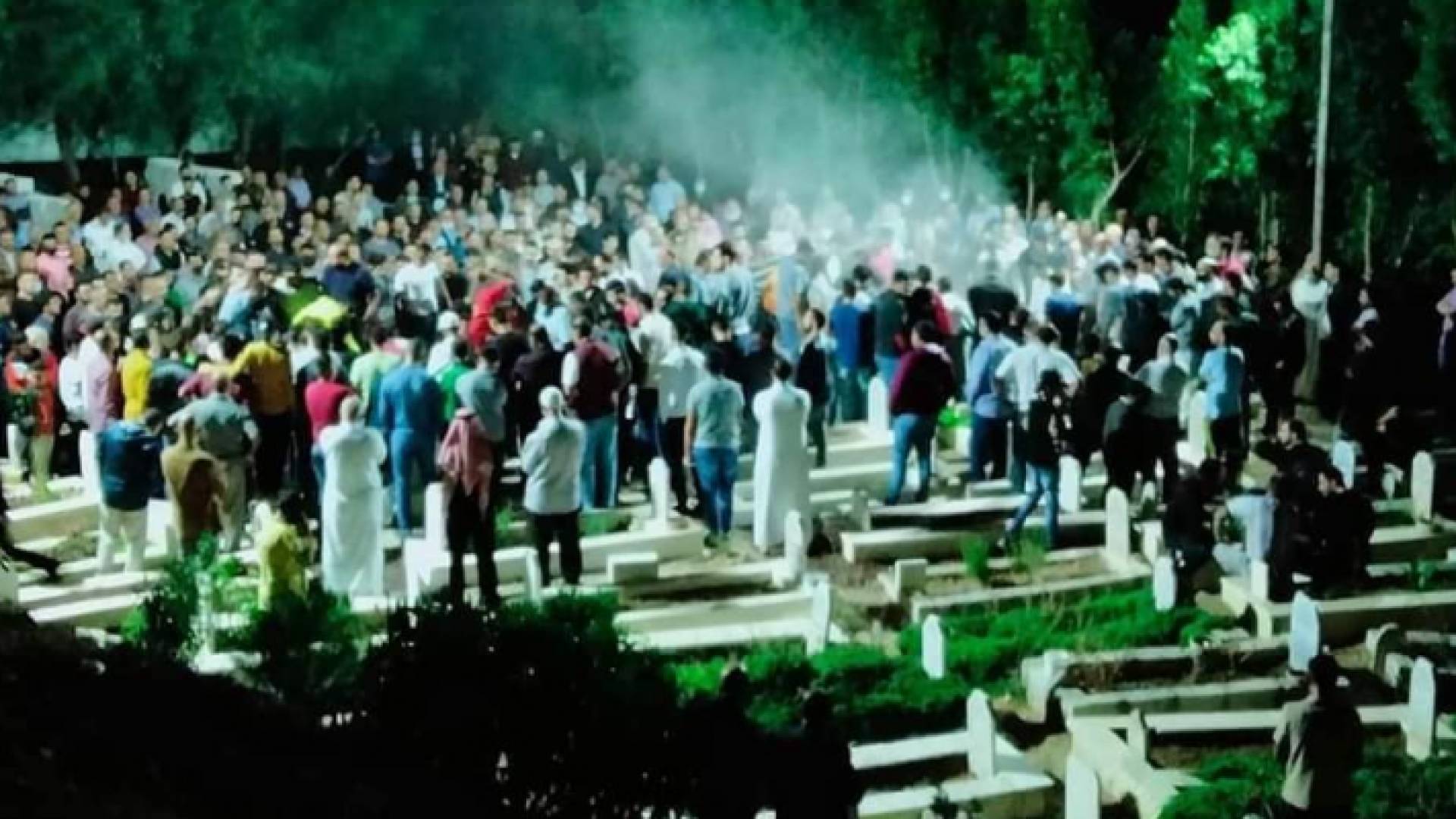 تشييع جثامين شابين قضيا في حريق مطعم في عمان