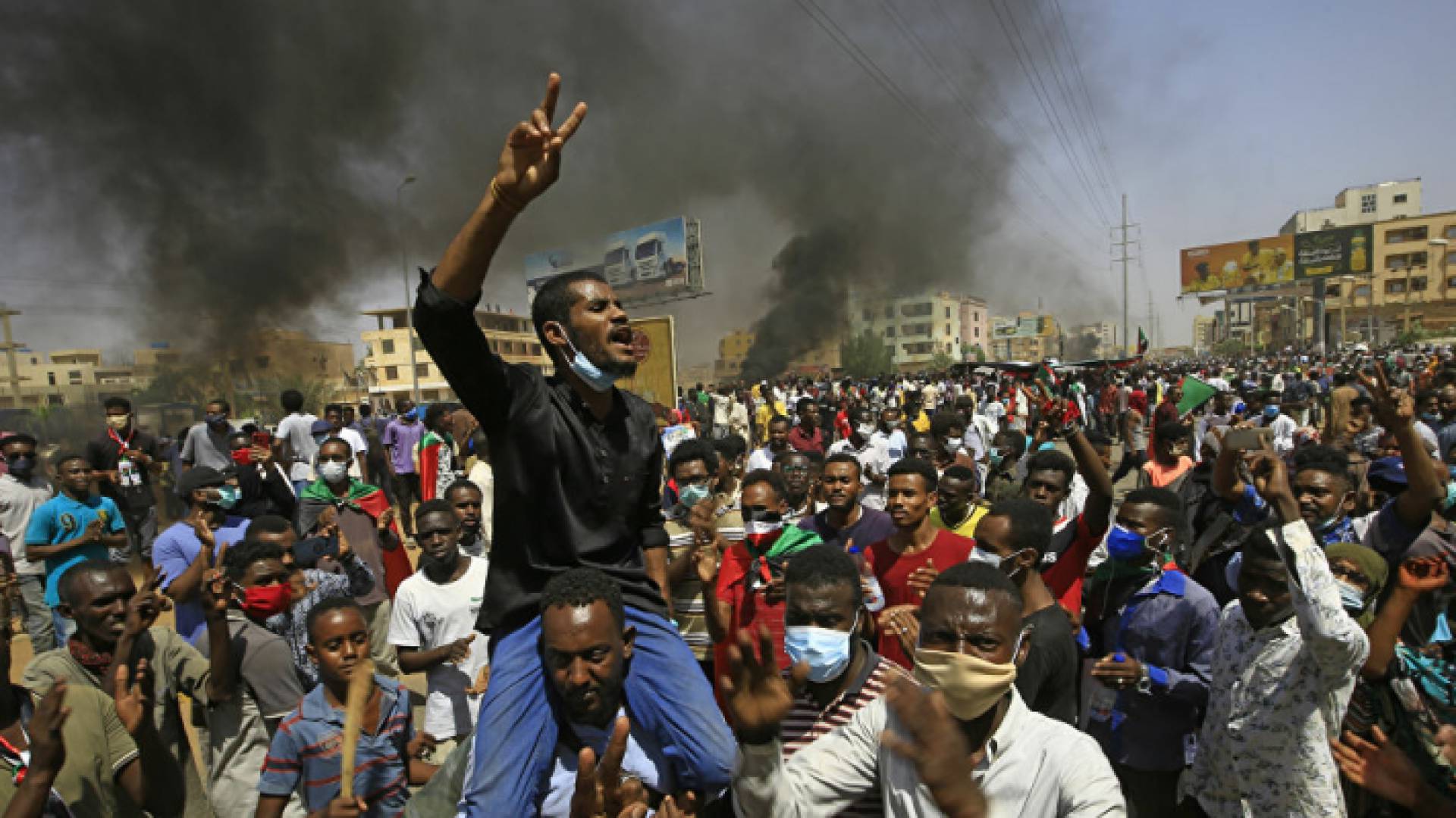 جانب من احتجاجات السودانيين من أمام القصر الرئاسي بالخرطوم