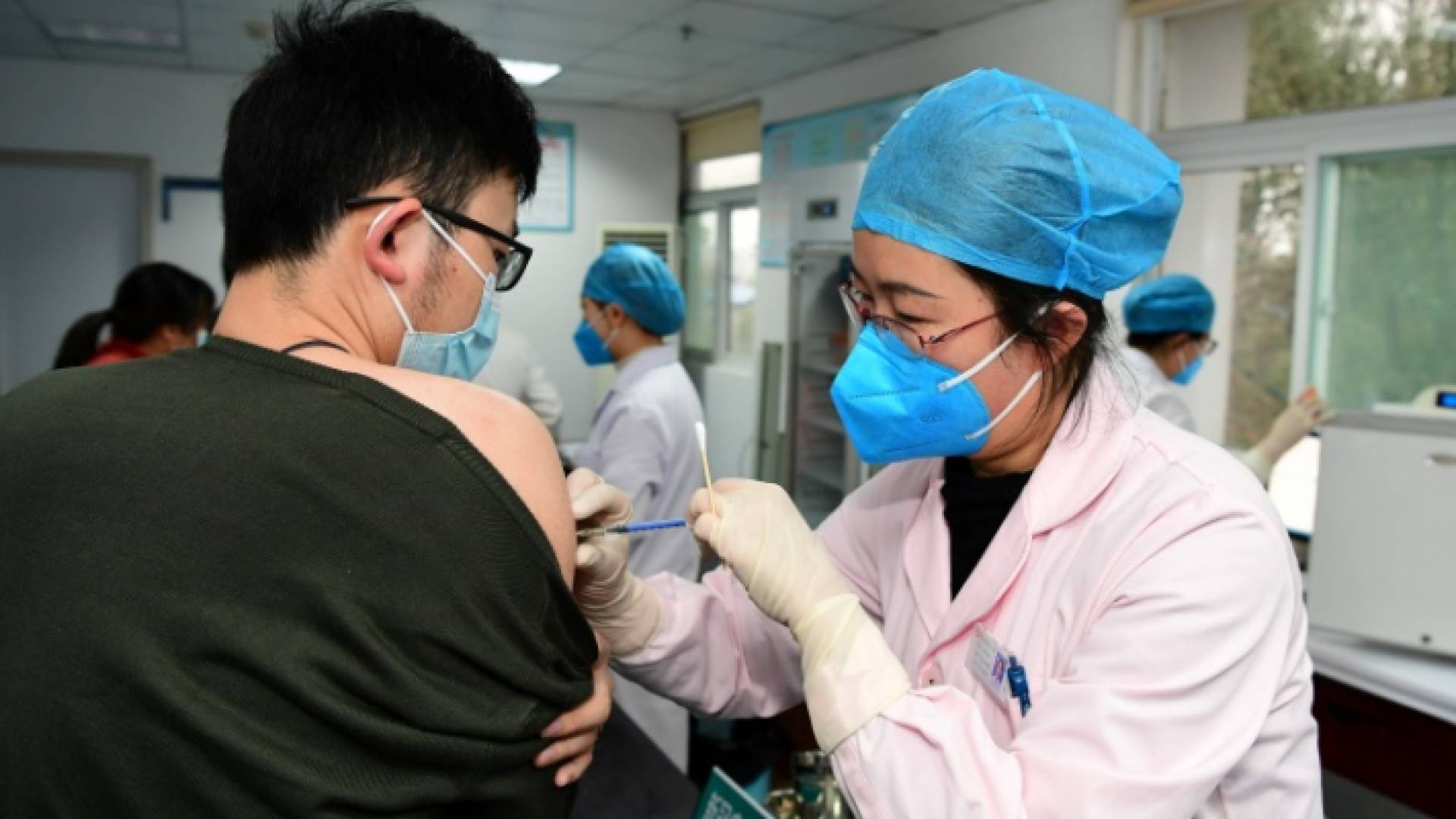 الصين.. نحو 76% من السكان حاصلين على لقاح كورونا