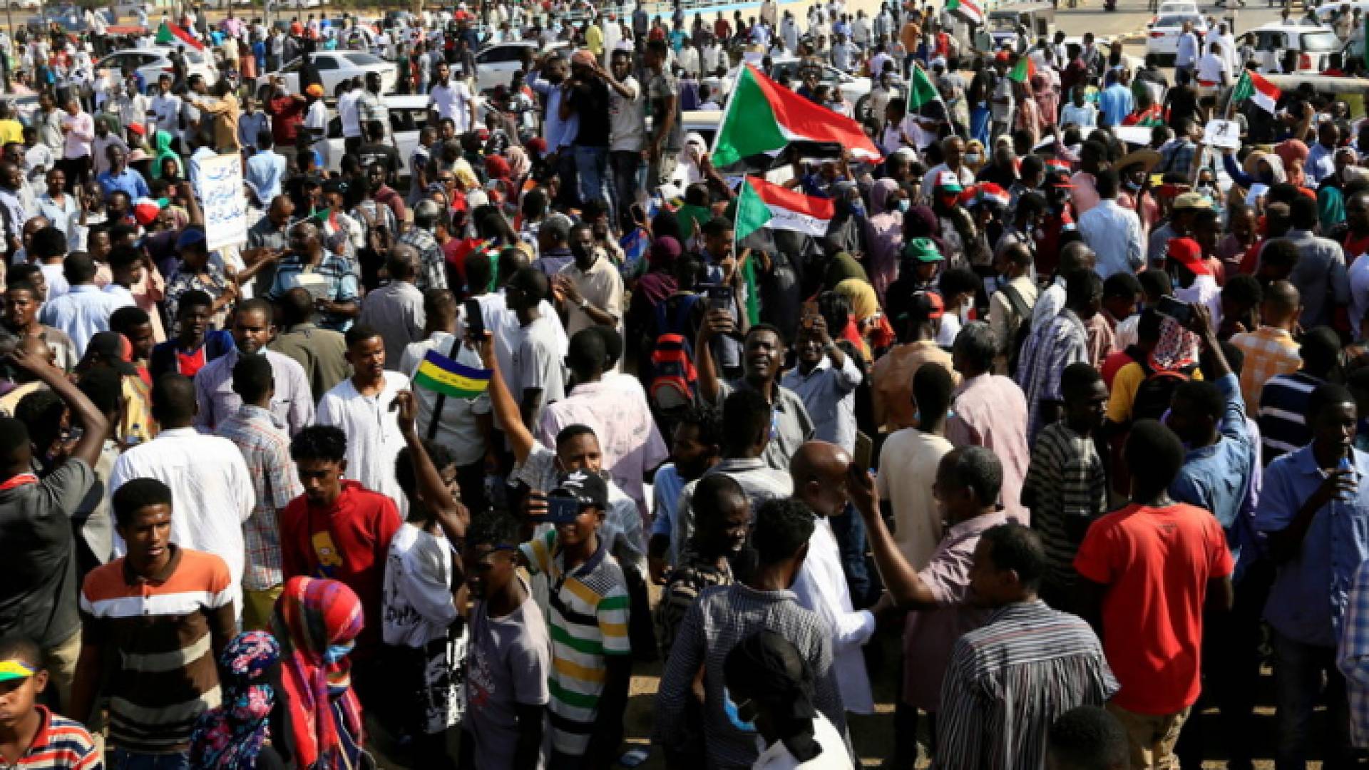 متظاهرون في السودان