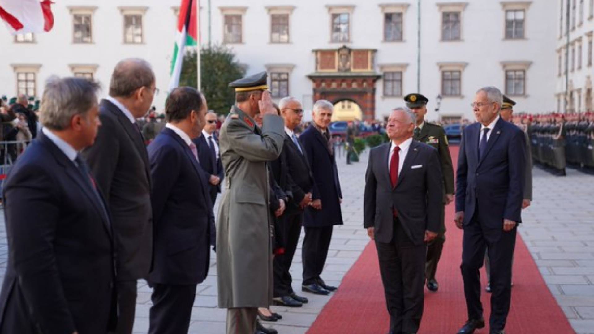 الملك يصل إلى القصر الرئاسي في فيينا