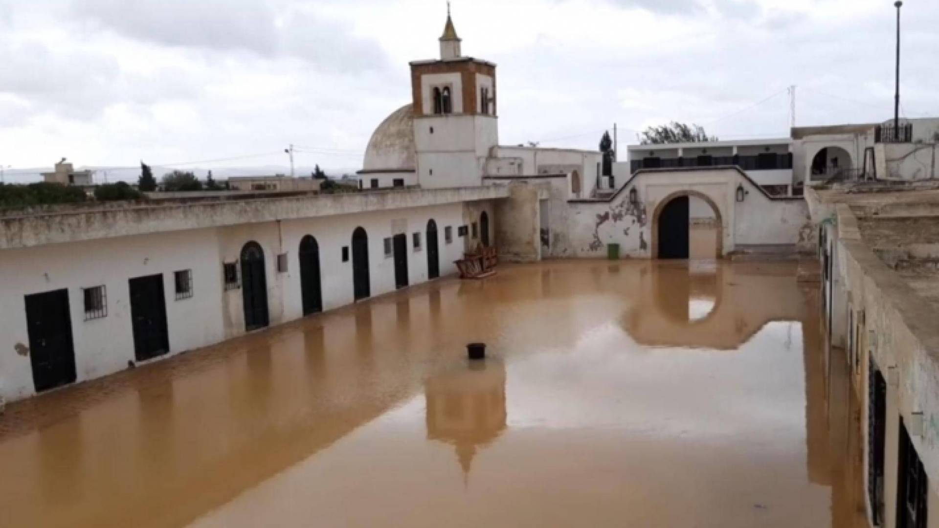 تونس تشهد فيضانات تتسبب بعدد من القتلى