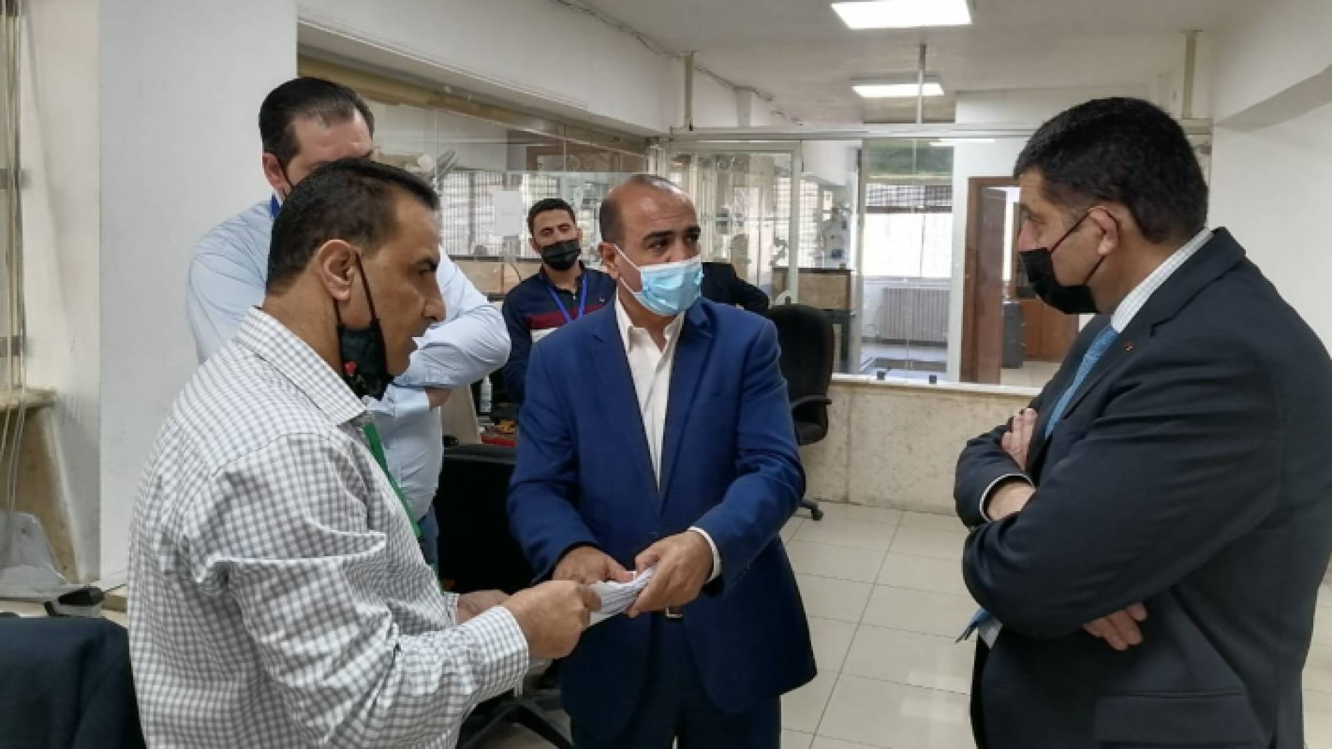 جانب من زيارة وزير العمل إلى مديرية عمان الثانية