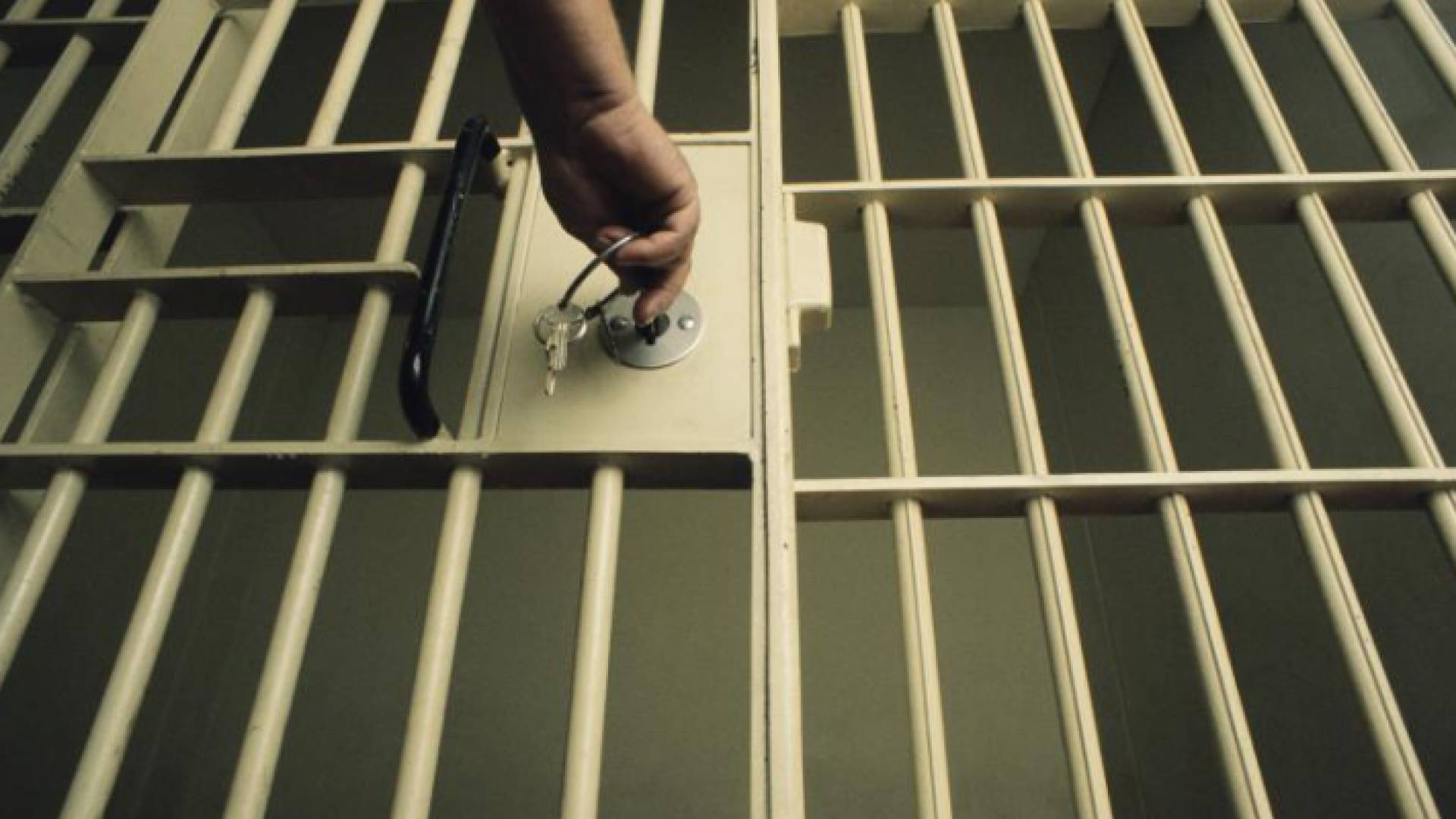 تونس.. احتجاز وزير زراعة سابق ومسؤولين آخرين بتهم فساد