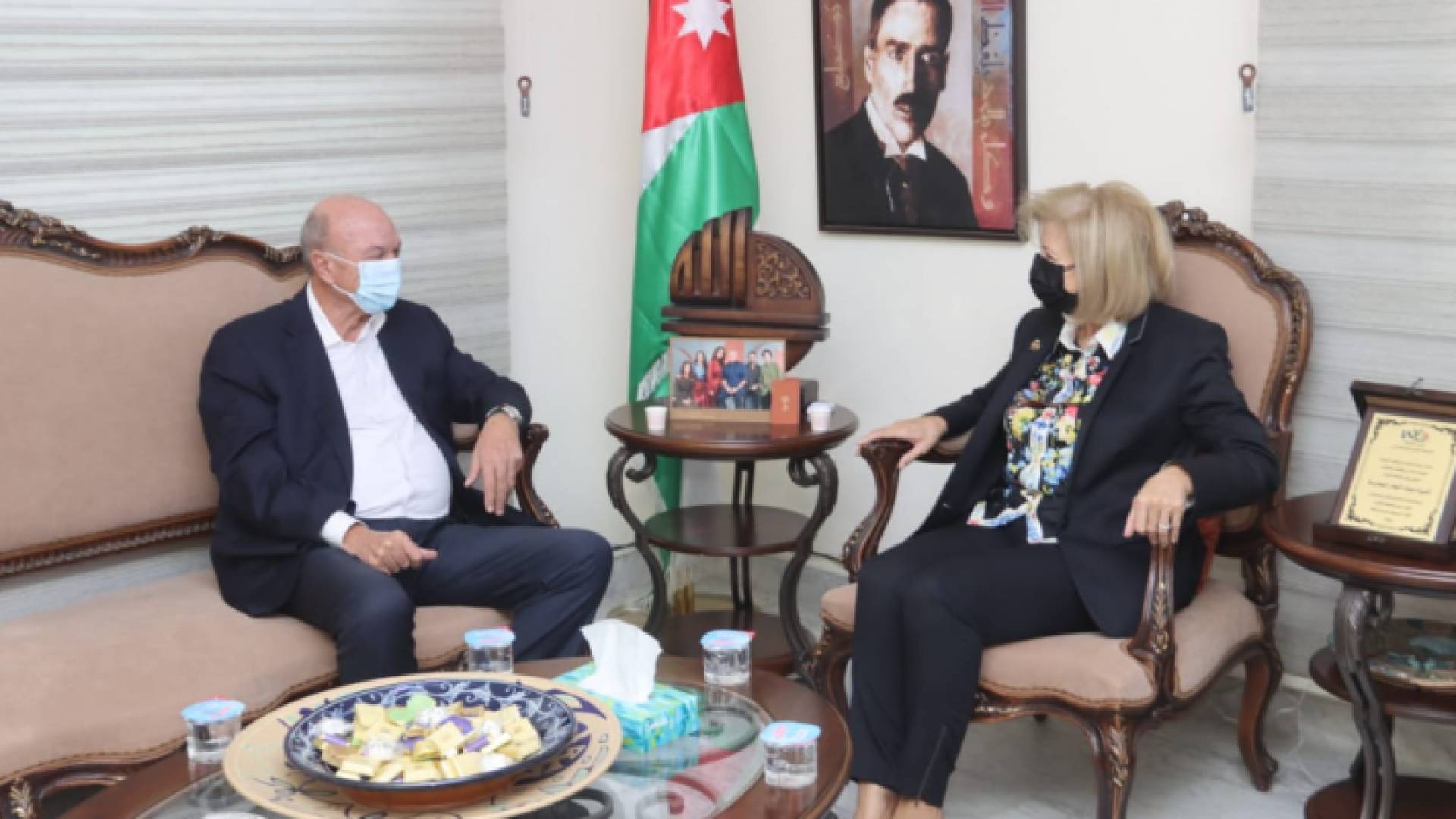 النجار تلتقي الفايز