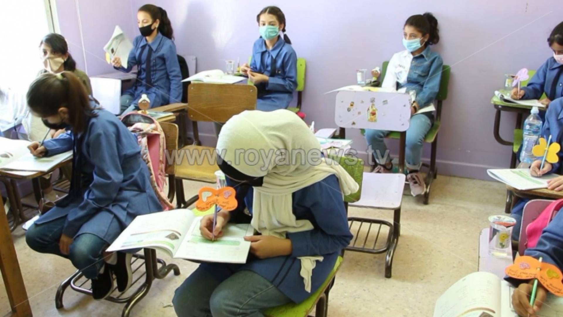 طلبة داخل الغرفة الصفية - ارشيفية