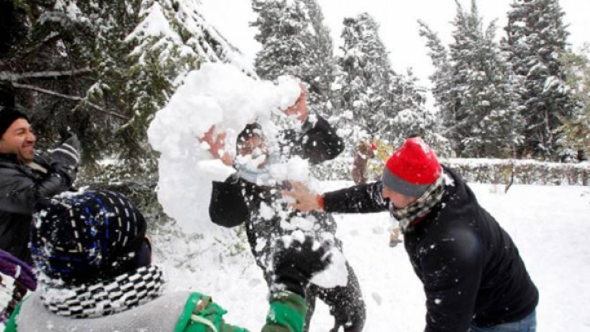 لعب في الثلج - تعبيرية