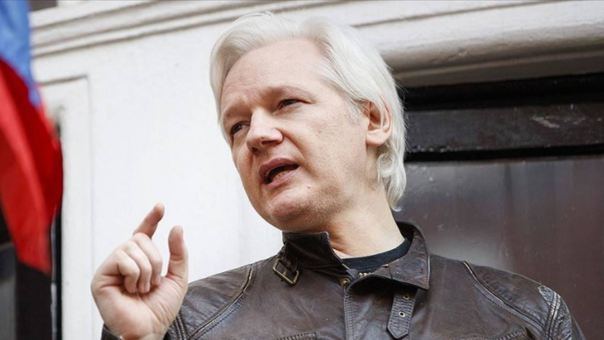 جوليان أسانج