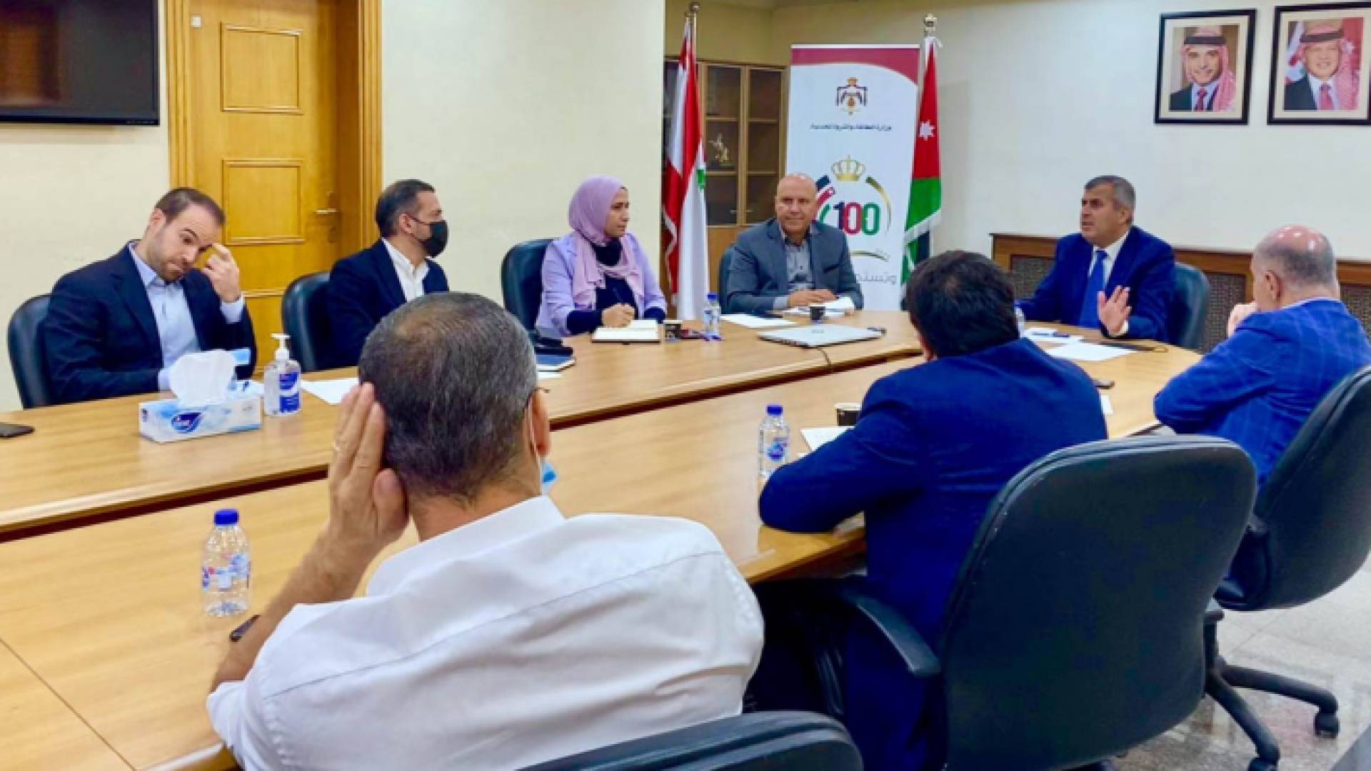 وزير الطاقة خلال اجتماع مع شركات الطاقة المتجددة