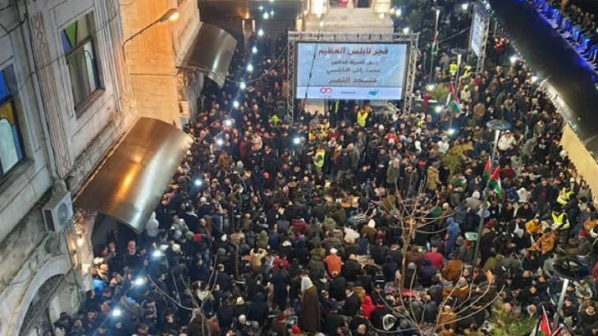 من "صلاة الفجر العظيم" العام الماضي