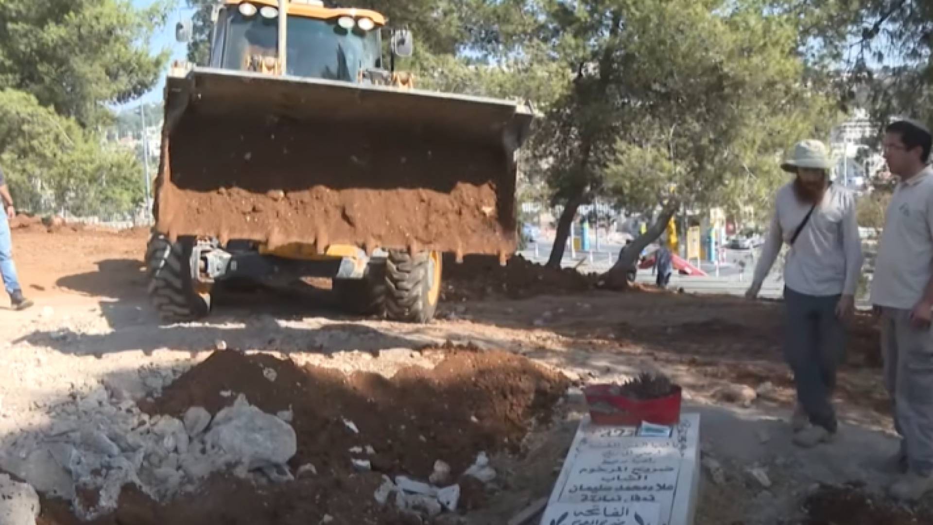 من عمليات تجريف الاحتلال الإسرائيلي لمقبرة اليوسفية في القدس