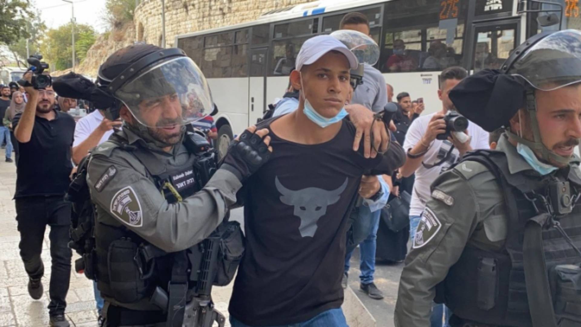 قوات الاحتلال الإسرائيلي تعتقل شابا فلسطينيا في القدس المحتلة