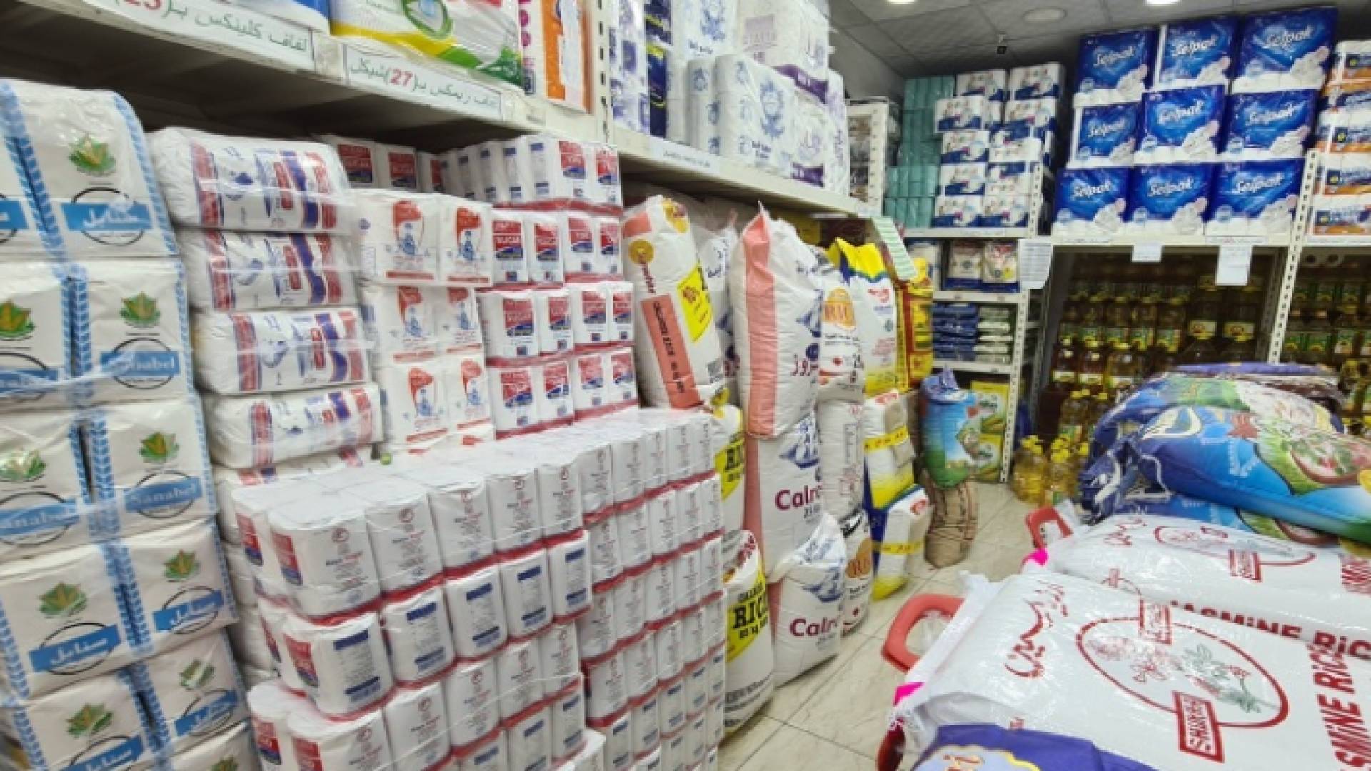 سلع ومواد أساسية في احد المحال التجارية في فلسطين - ارشيفية