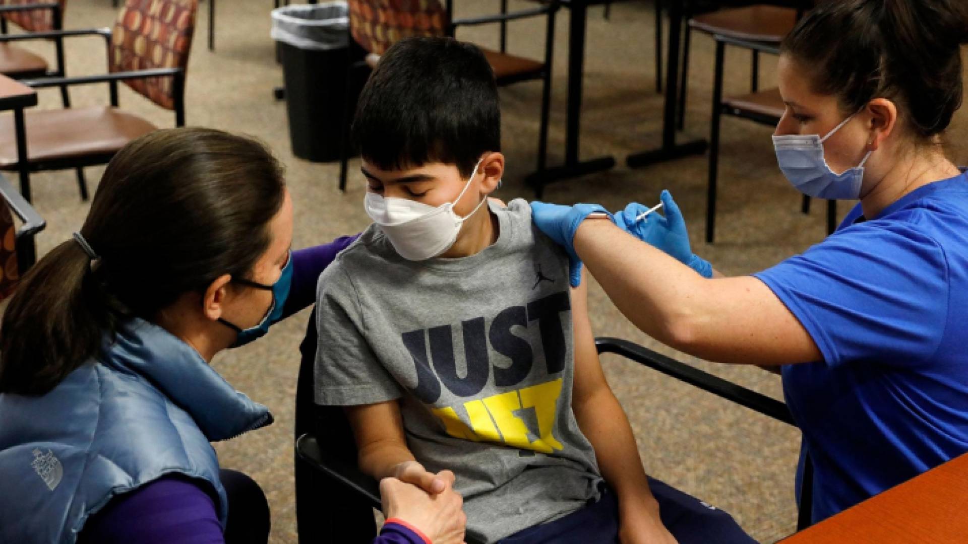 تطعيم طفل - ارشيفية