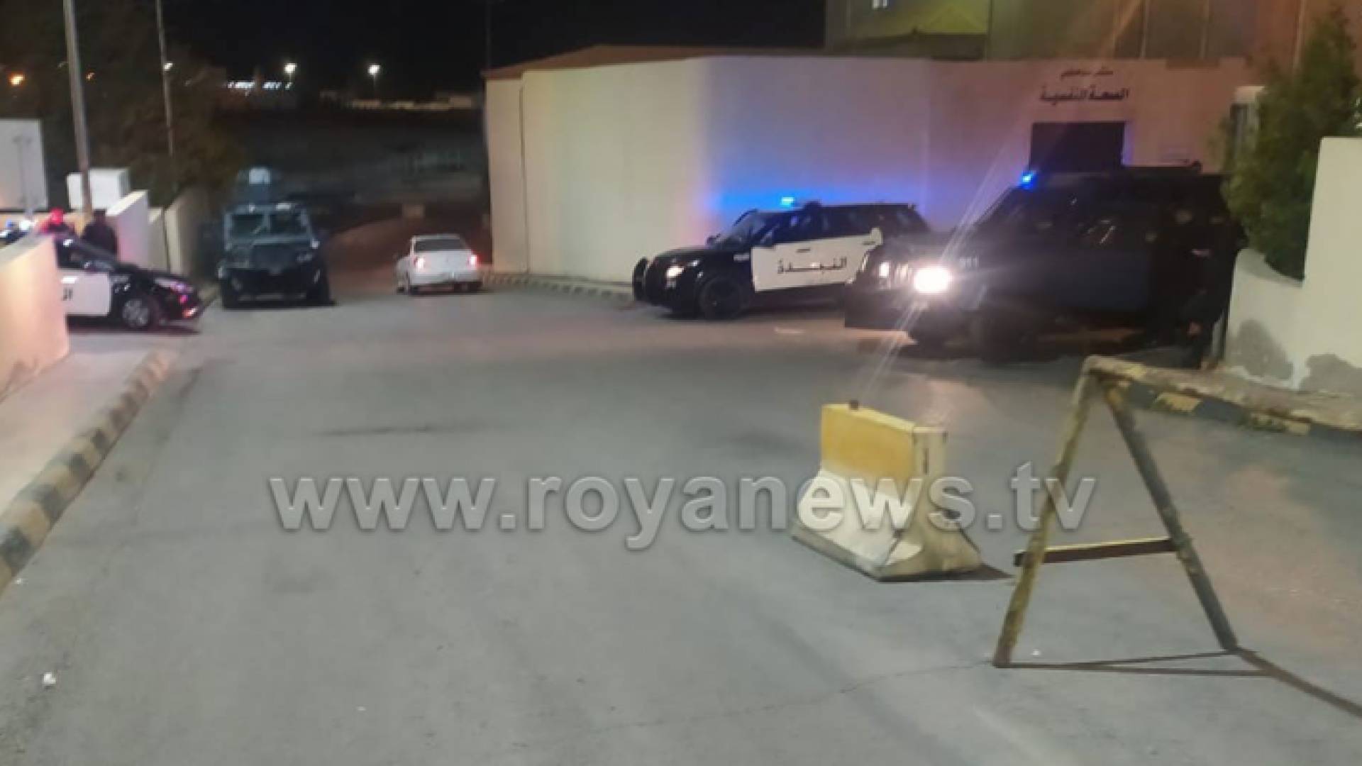 صور من محيط مستشفى معان بعد اندلاع مشاجرة اصيب بها العشرات