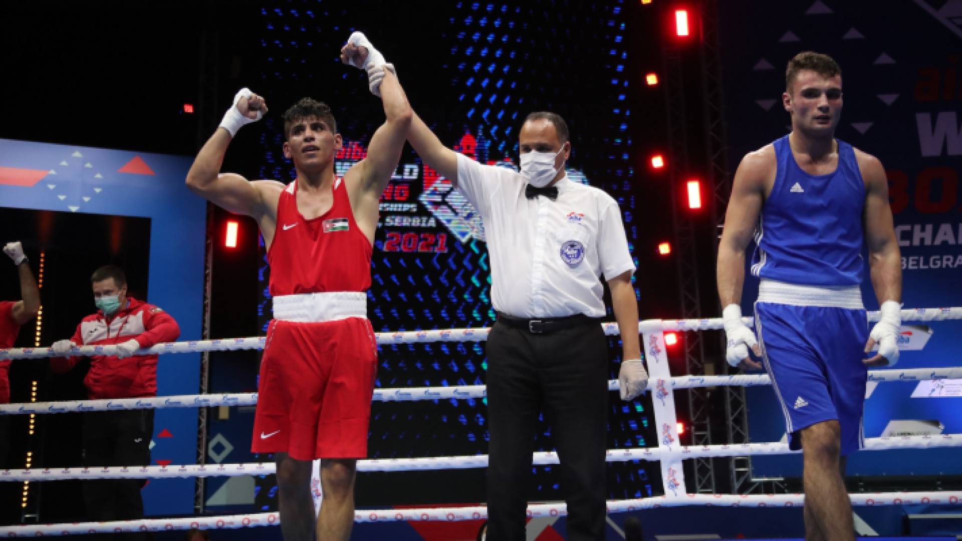 لاعب منتخب الملاكمة عشيش يتأهل لربع نهائي بطولة العالم