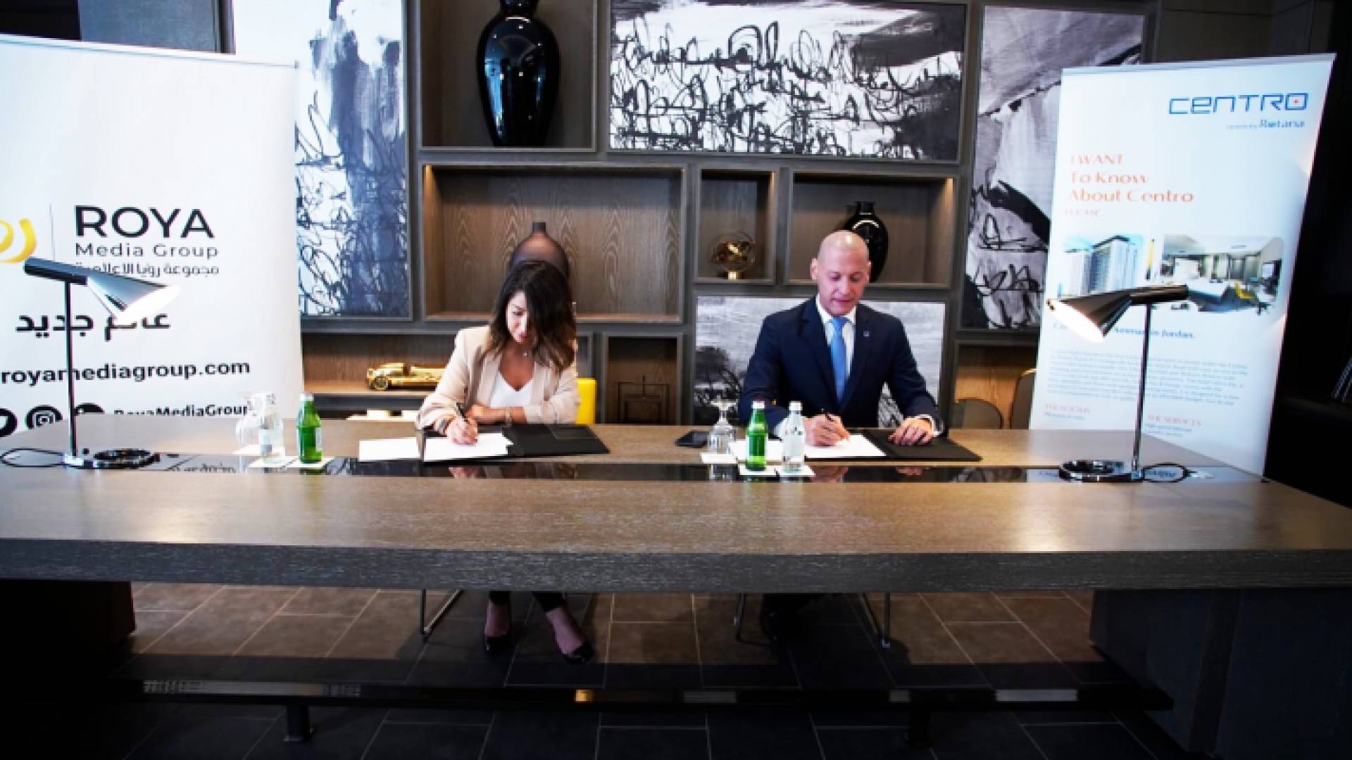 فندق سنترو مدى عمان من روتانا يوقع اتفاقية تبادل خدمات مع مجموعة رؤيا الإعلامية