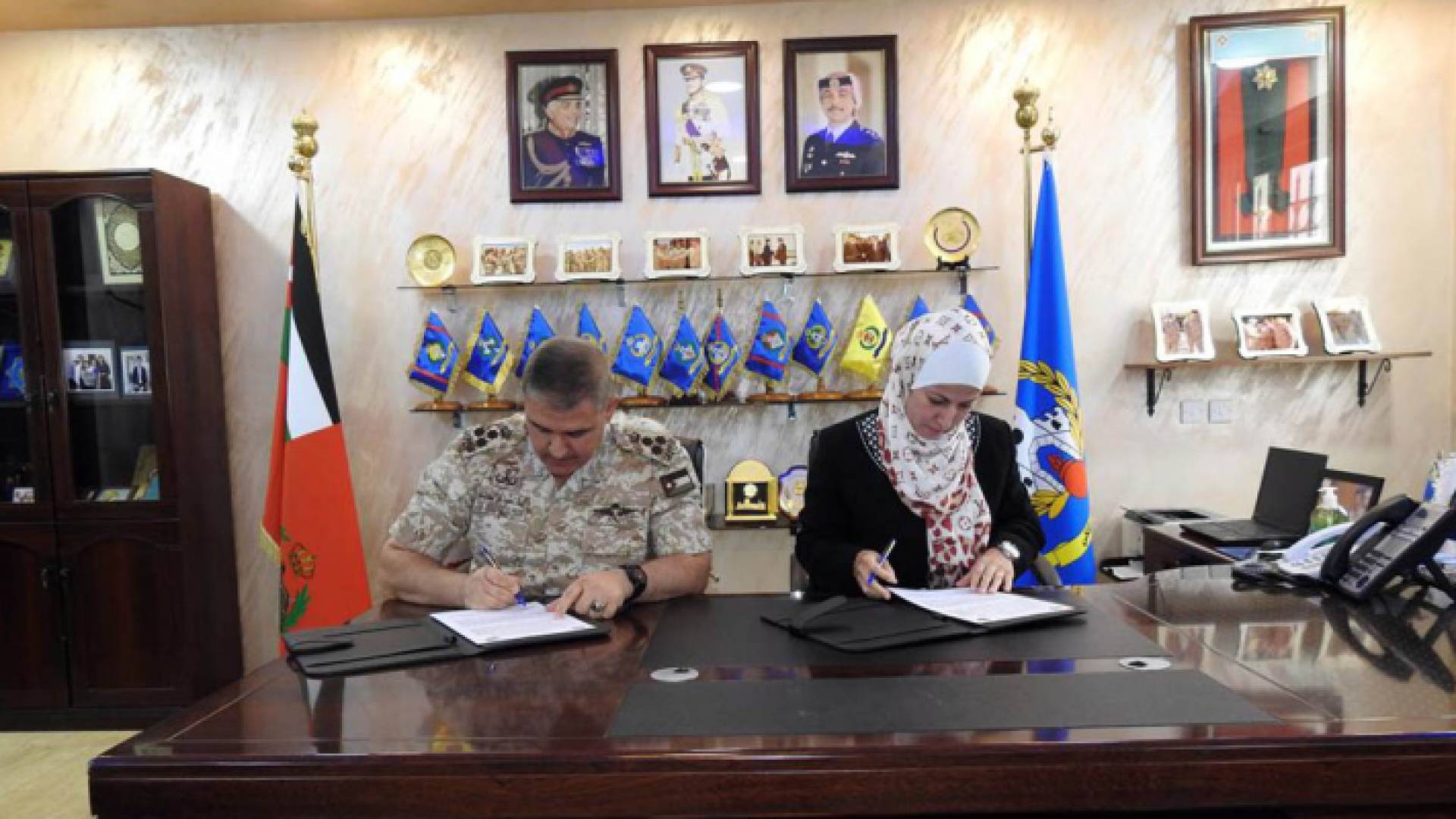 جانب من توقيع الاتفاقية