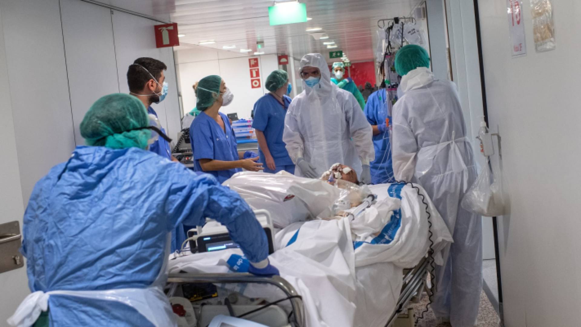 مريض كورونا على سرير الشفاء - ارشيفية