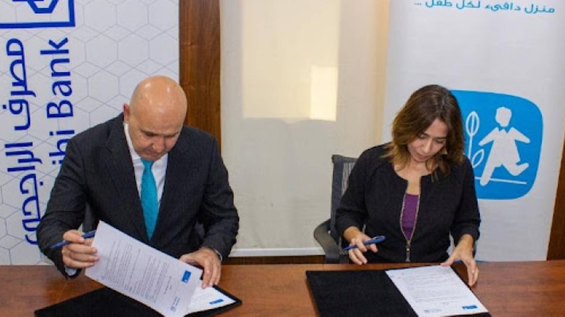 جان من توقيع الاتفاقية