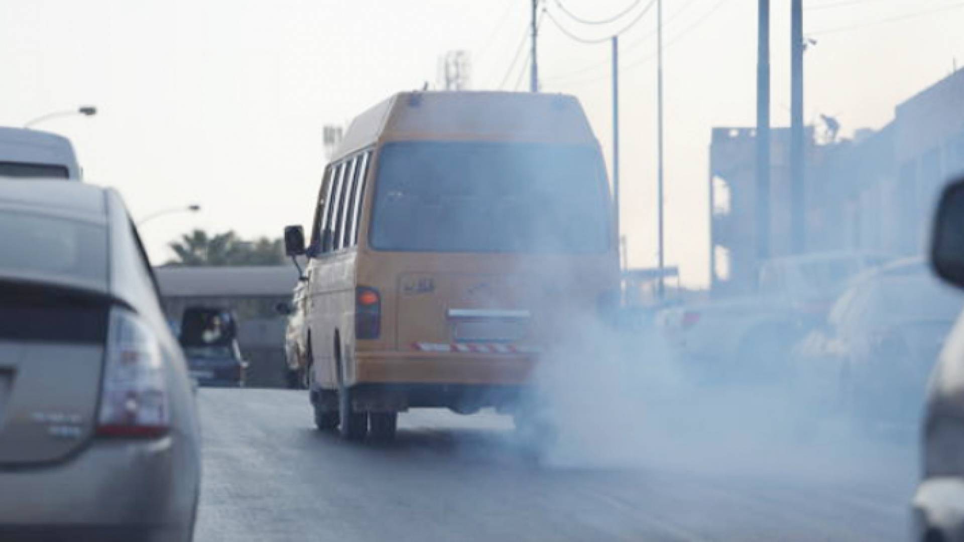 عوادم سيارات - تعبيرية