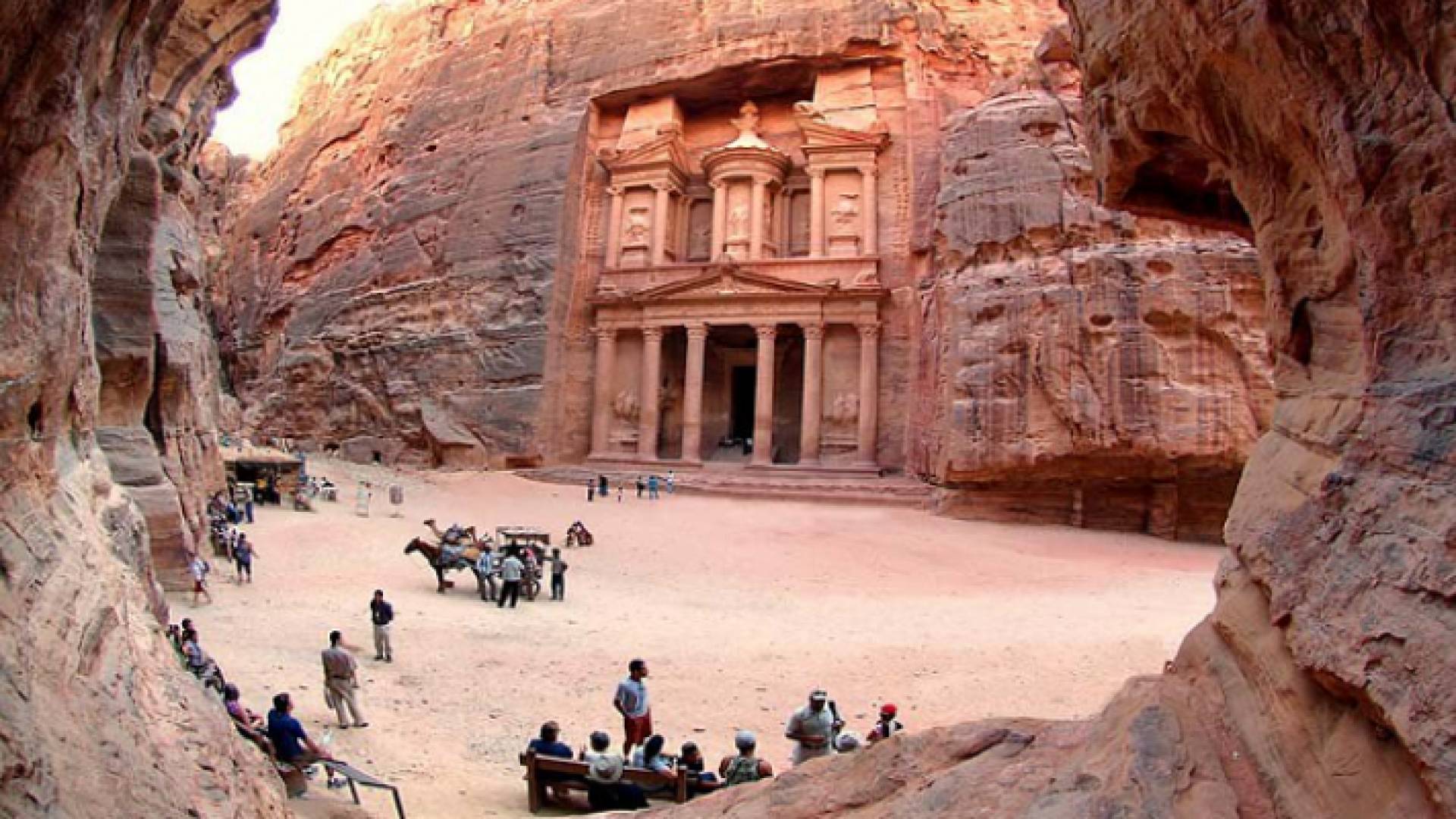 مدينة البترا الأثرية