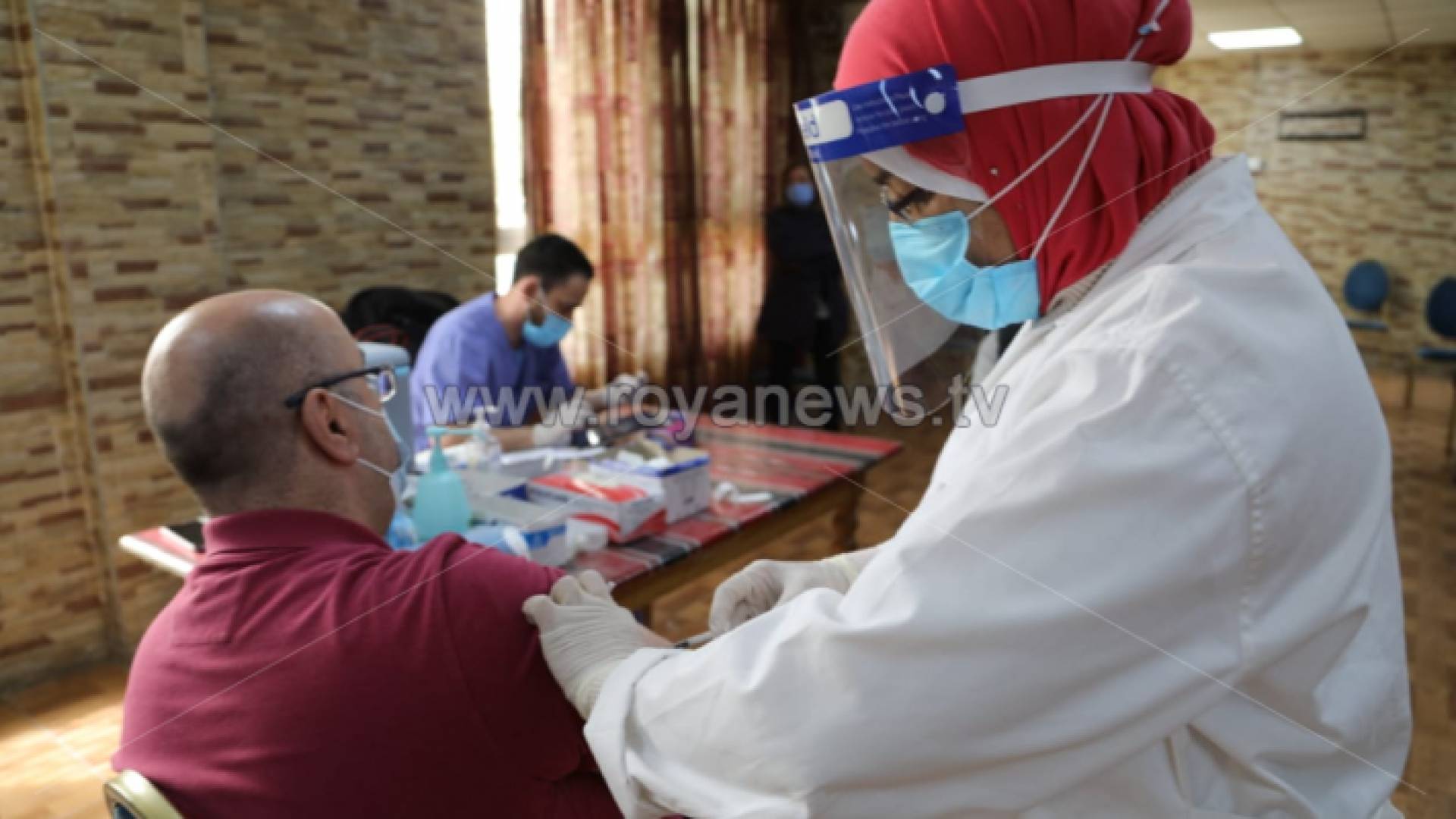 الصورة من احد مراكز التطعيم