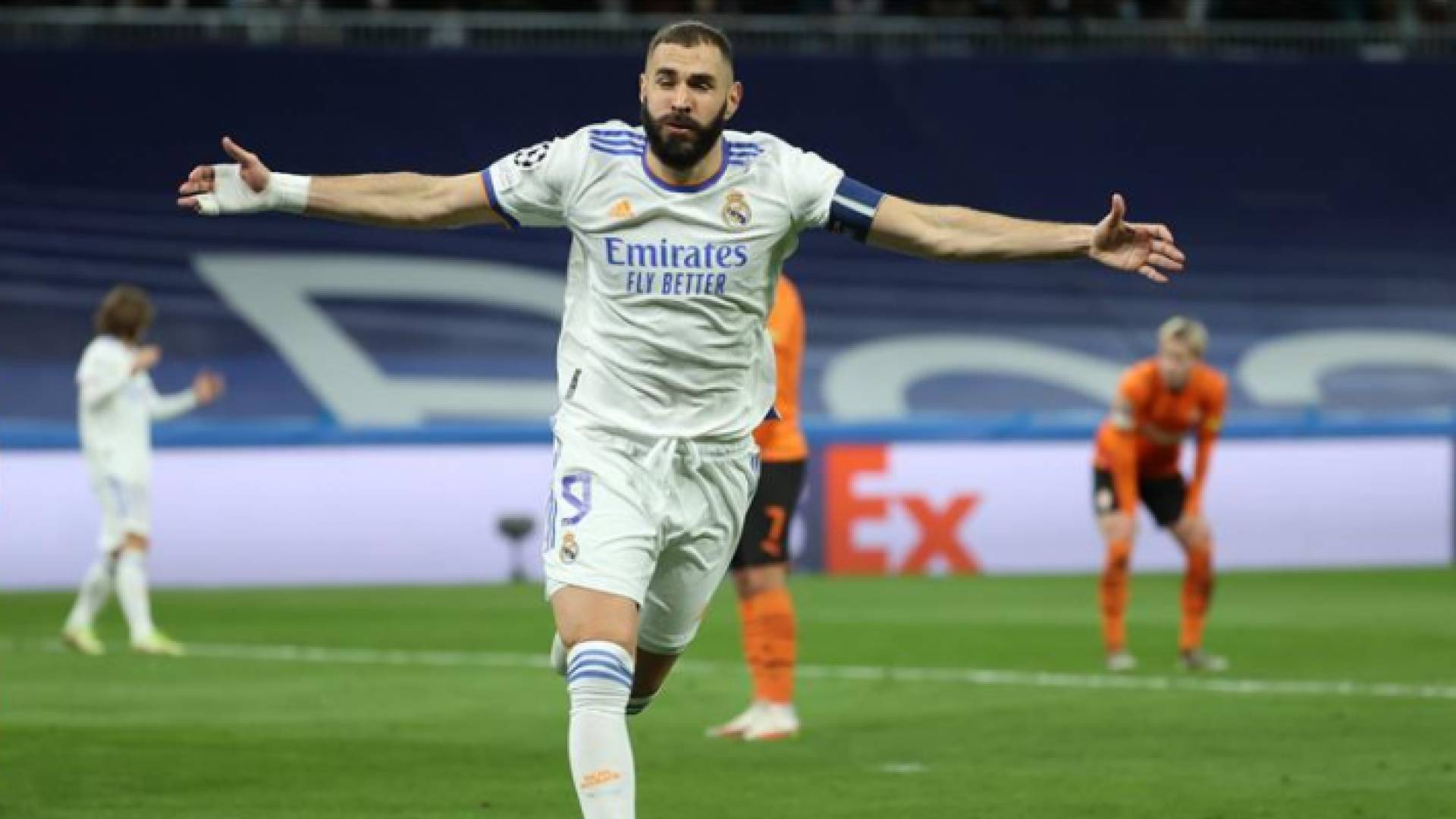 ثنائية بنزيما تمنح الريال انتصارا شاقا أمام شاختار