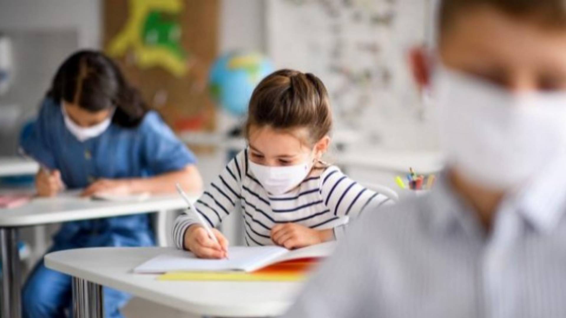 طلبة مدرسة - تعبيرية