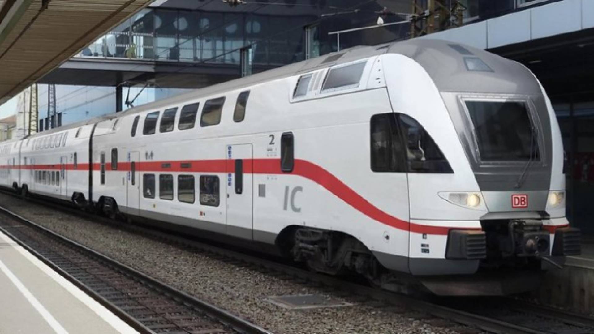 جرحى في هجوم بسكين على متن قطار في بافاريا الألمانية