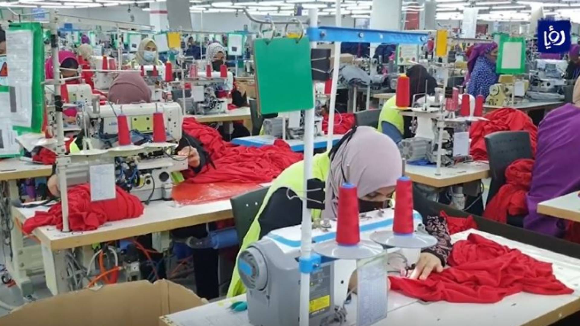 عاملات في مصانع بالشمال