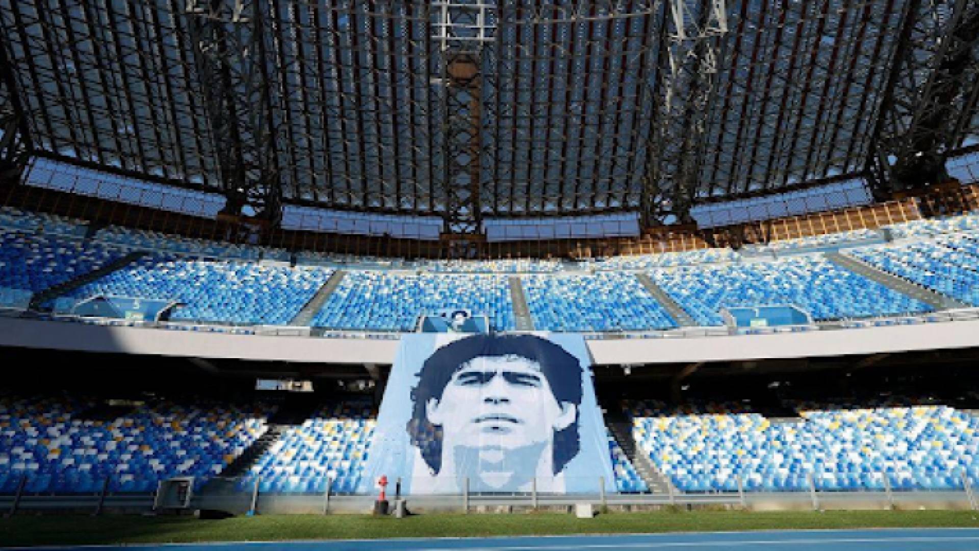 صورة الراحل ماردونا في مدرجات نابولي